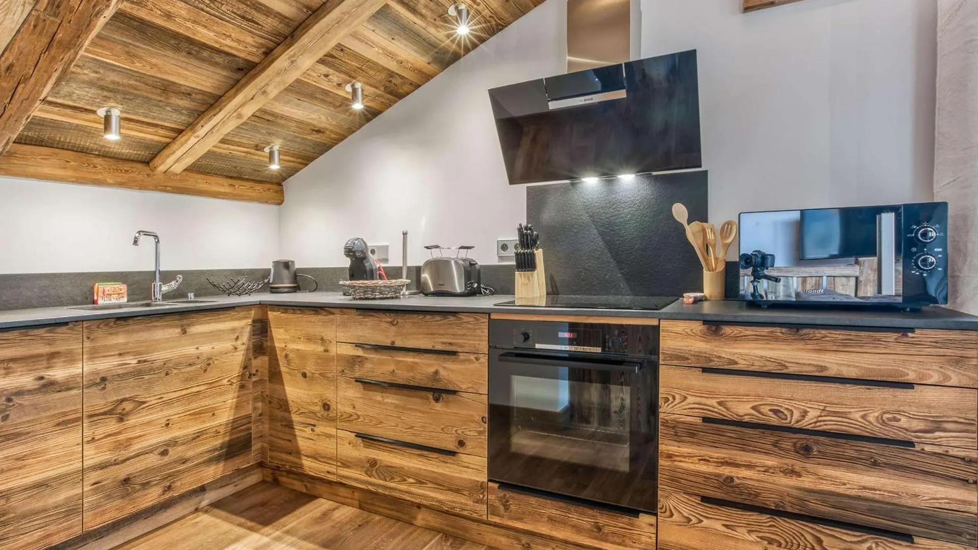 Chalet Spacieux Pres Des Pistes Avec Cheminee Et Wifi, Courchevel - Fr-1-631-224 France