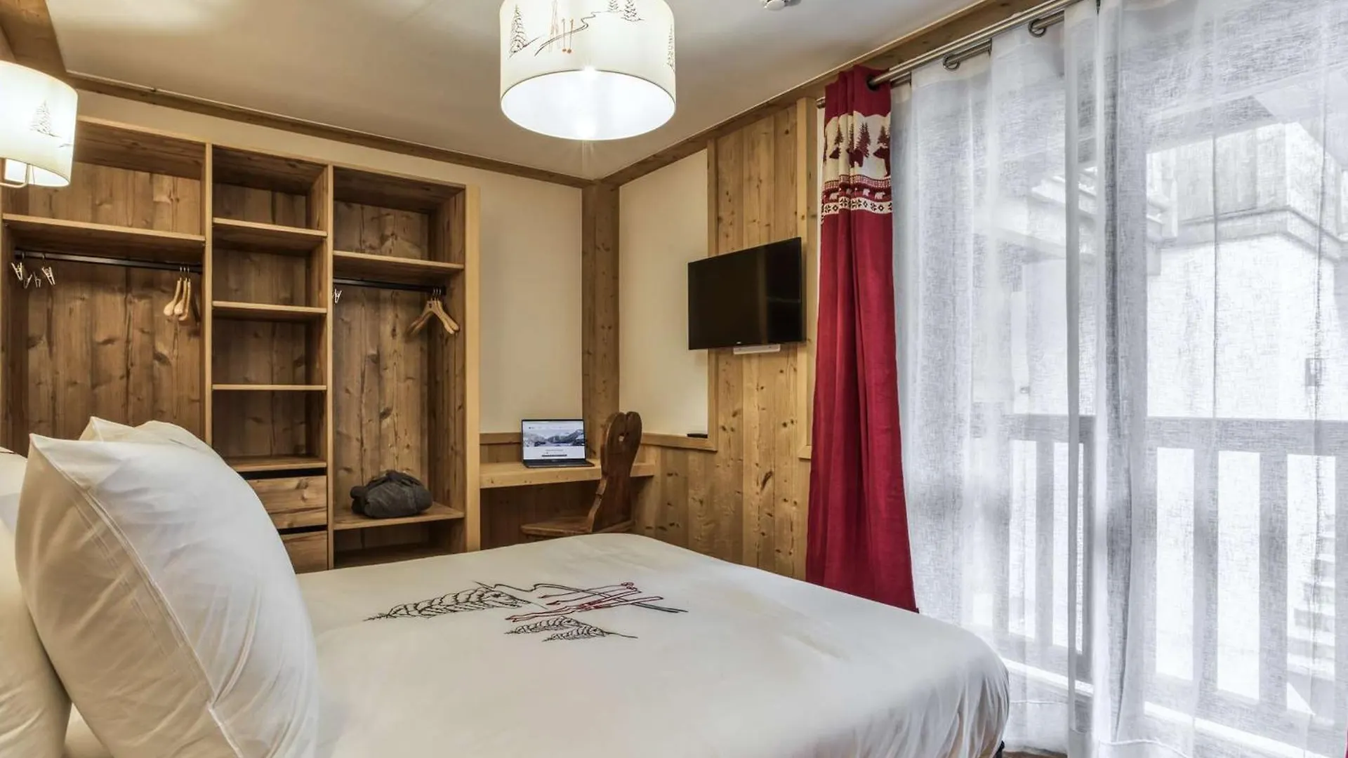Chalet Spacieux Pres Des Pistes Avec Cheminee Et Wifi, Courchevel - Fr-1-631-224 France